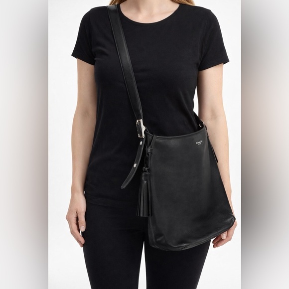 Coach Vintage Black Leather Shoulder Bag Y2K Tassel